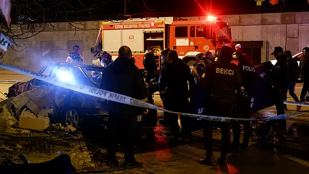 Yanan araç 4 kişiye mezar oldu!