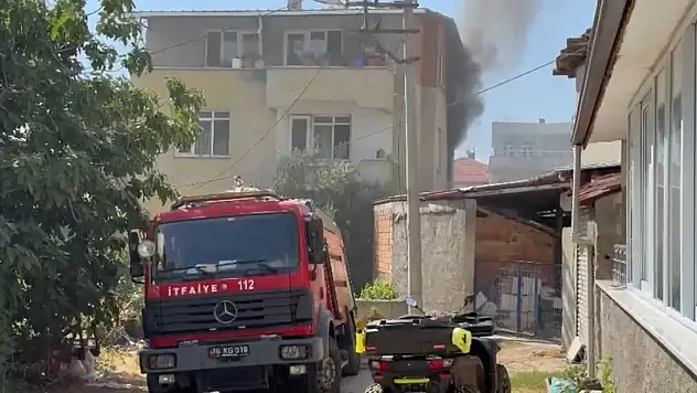 Yangında mahsur kalan kadın kurtarıldı!