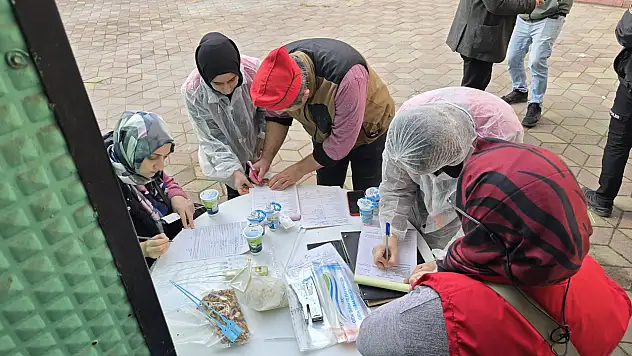Yardım etkinliğinde satılan dönerden 28 öğrenci zehirlendi
