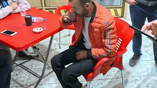 Yasal sınırın 8 katı alkollü çıktı, kaza yapıp kahvede çay içti