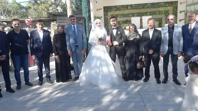 Yaşar Toy'un mutlu günü: Kızı evlendi!