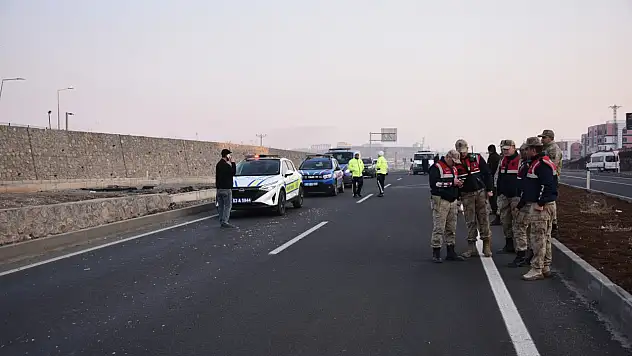 Yaya geçidi olmayan noktada 2 aracın çarptığı yaya hayatını kaybetti