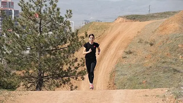 Yeni başarılara koşuyor...