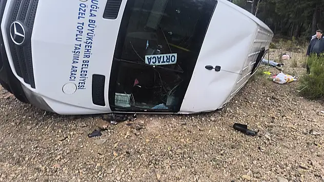 Yolcu otobüsü devrildi: 3 kişi yaralandı!
