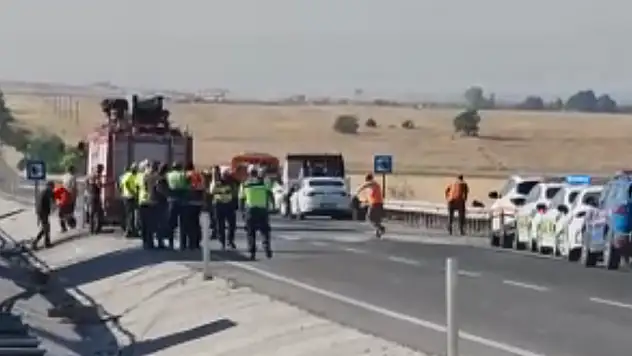 Yolcu otobüsü devrildi: Çok sayıda yaralı var!