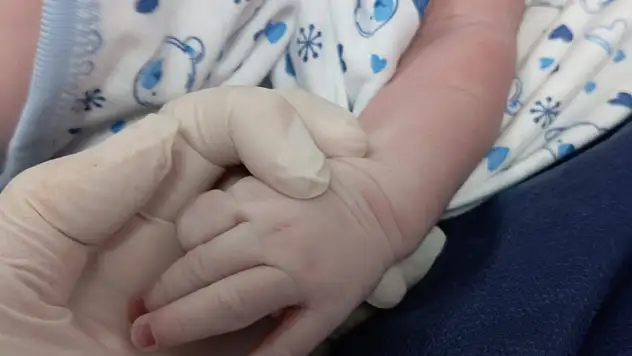 Yolda doğum sancısı başladı, sağlık ekipleri ambulansı doğumhaneye çevirdi!