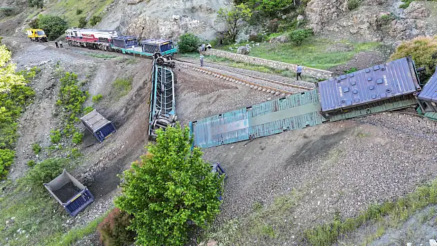Yük treni kazası: 5 vagon raydan çıktı