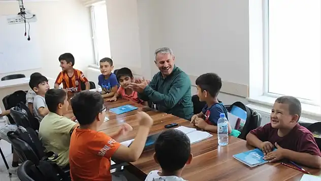 Yunak Belediye Başkanı çocuklarla buluştu