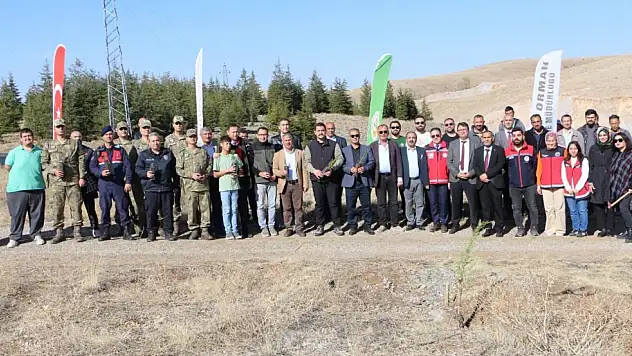 Yunak'ta 11:11'de 'Yeşil Vatan' için eller fidanlara uzandı