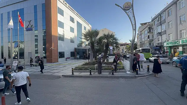 Zabıta başkanlık makamında silahına sarıldı