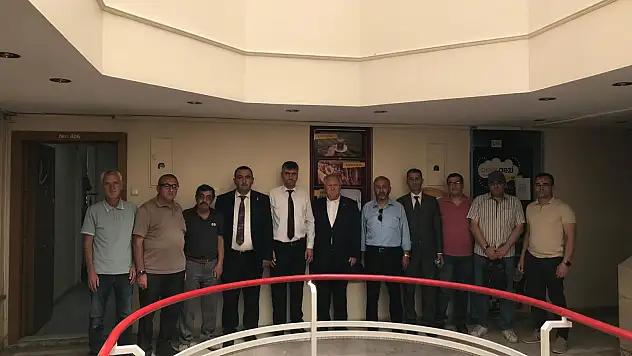 Zafer Partisi'nden Dünya Görmeyenler Derneği'ne ziyaret