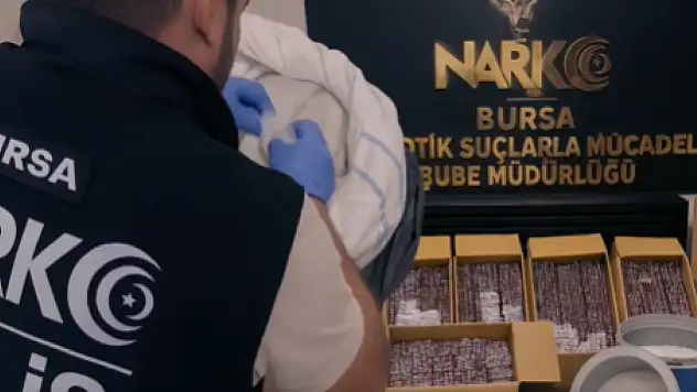 Zehir tacirlerine geçit yok! 300 bin adet uyuşturucu hap ele geçirildi