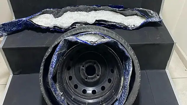 Zehir tacirlerinin yeni yöntemi pes dedirtti! Tır lastiğinde zulalanmış halde bulundu