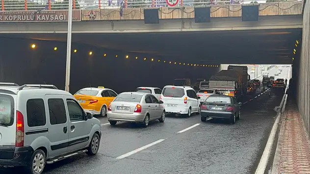 Zincirleme trafik kazasında: 3 yaralı var!