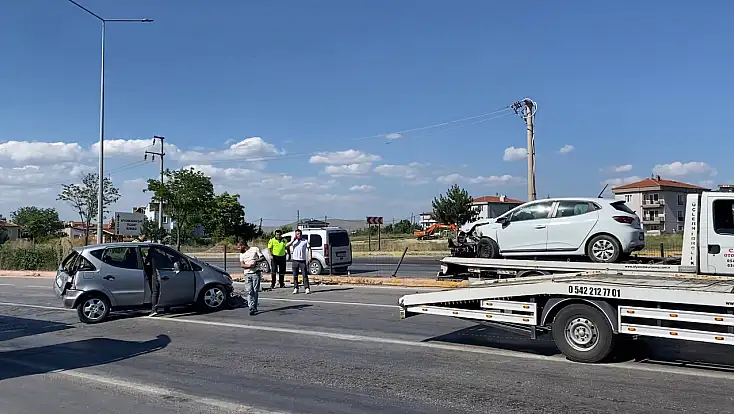 Ambulansa yol vermek istedi, felakete yol açtı: Konya yolunda can pazarı!