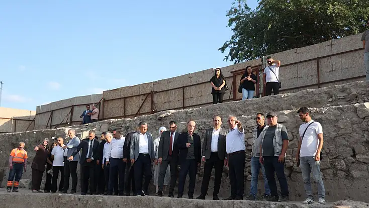 Başkan Altay ve AK Parti Heyeti Larende kazı çalışmalarını inceledi
