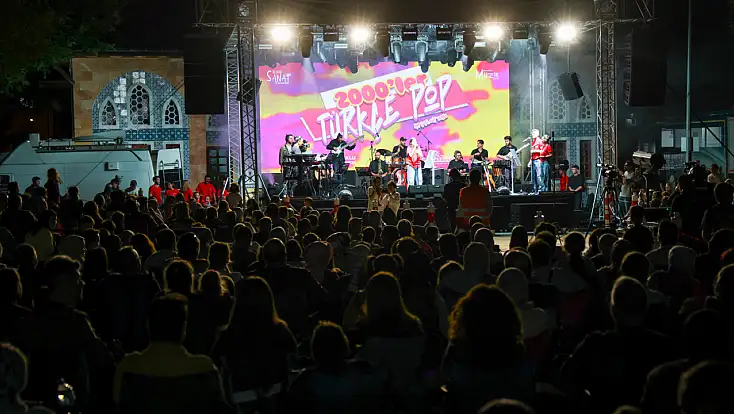 Ecdat Parkı’nda 2000’ler rüzgarı: Selçuklu’da unutulmaz pop gecesi!