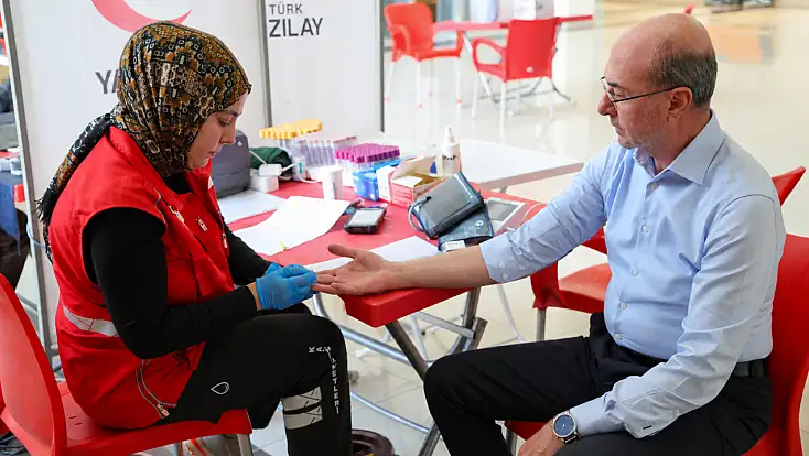 Herkes sıraya girdi, başkan da aralarındaydı: Konya’da dikkat çeken çağrı