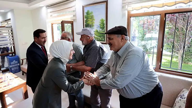 Konya'da geçmişe yolculuk: Bakan Göktaş şehrin çınarlarıyla buluştu!