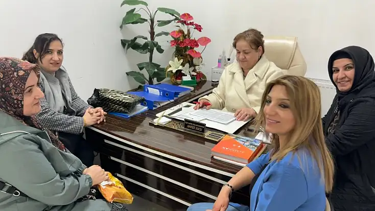 Kızı vatandaşları aşağılamıştı: AK Partili başkan istifa etti!