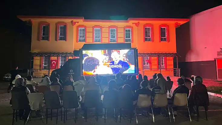 Konya ÇES’te Yeşilçam rüzgarı: Açık hava sinemasında nostalji dolu gece