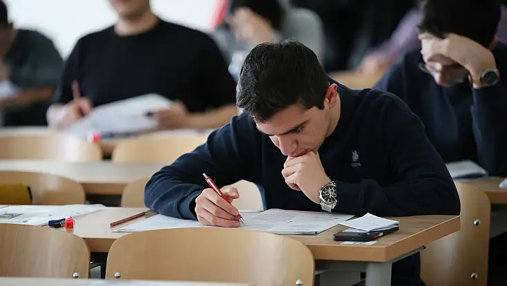 Konya’da 5 bin öğrenci aynı anda sınavda