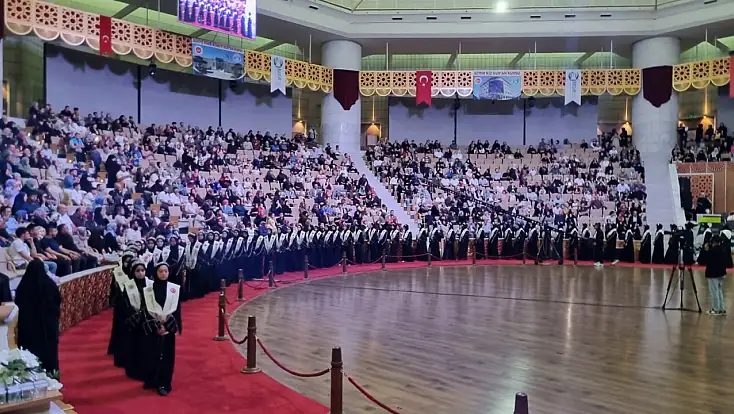 Konya'da 66 hafız için taç giyme ve icazet töreni