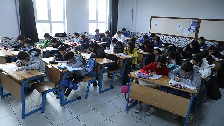 Konya’da 77 bin 600 öğrenci aynı sınavda ter döktü: 31 ilçede dev uygulama