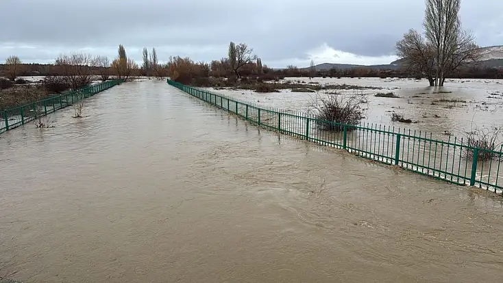 Konya’da baraj taştı! Araziler gölü andırdı
