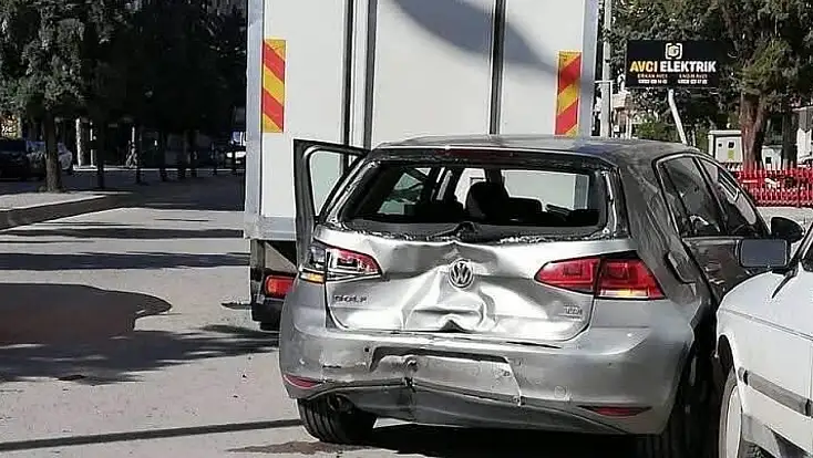 Konya’da bir araç diğerlerini de sürükledi! Zincirleme kazada 3 yaralı