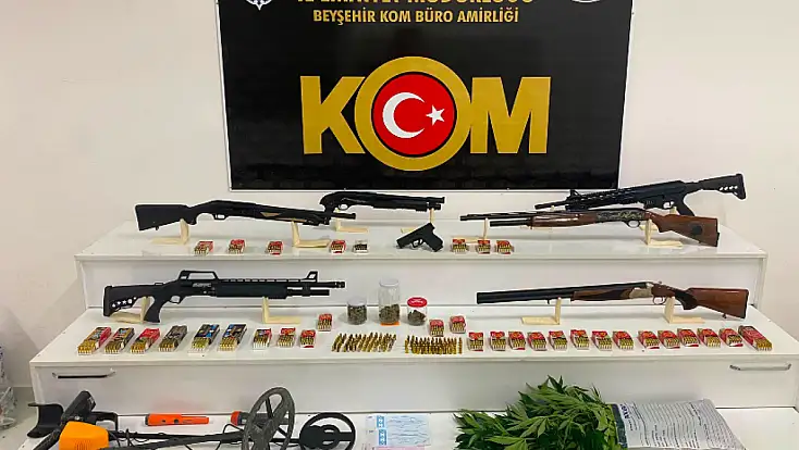 Konya'da bir araçta yapılan aramada çıkanlar şok etti!