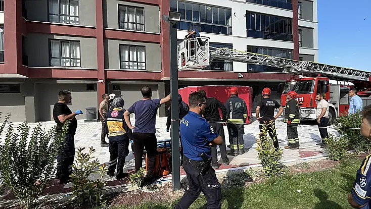 Konya’da çatıya çıktı, ekipler seferber oldu
