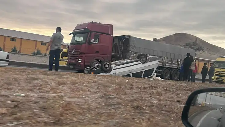 Konya'da çekicinin çarptığı otomobil devrildi: 1 yaralı