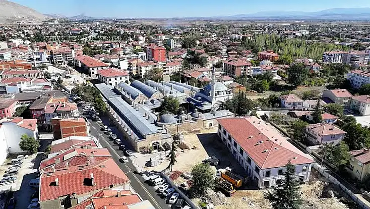 Konya'da çiftçilerin yol çilesi bitiyor: Şeker fabrikasına giden yol yenileniyor