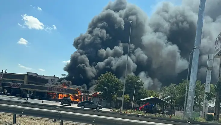 Konya’da dinlenme tesisinde korku dolu anlar! Alevler restoranı sardı