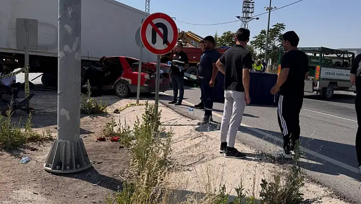 Konya’da feci TIR kazası: İki genç olay yerinde yaşamını yitirdi