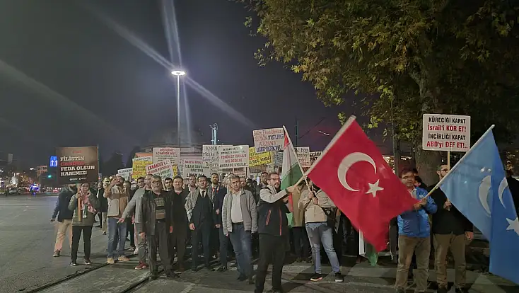 Konya’da Gazze için tarihi buluşma: Binlerce kişi Filistin için tek yürek oldu