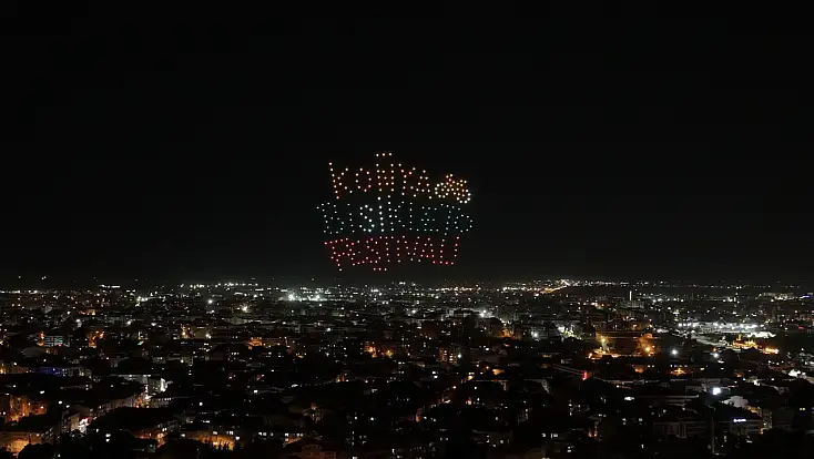 Konya'da geceyi aydınlatan gösteri!