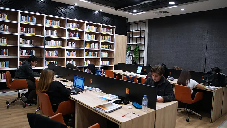 Konya’da gençlere kütüphane ve ücretsiz tablet desteği