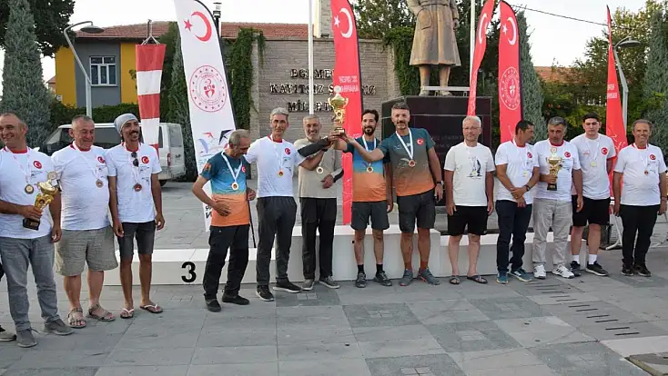 Konya’da gökyüzü şampiyonları ödüllerini aldı