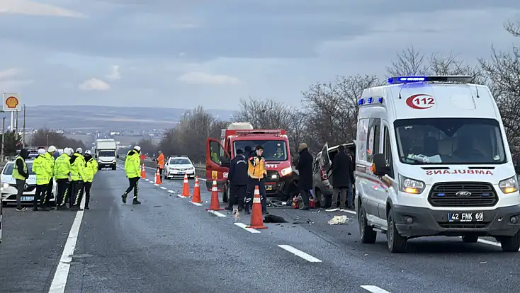 Konya'da hafif ticari araç ile TIR çarpıştı: Fatma Sarıkaya hayatını kaybetti