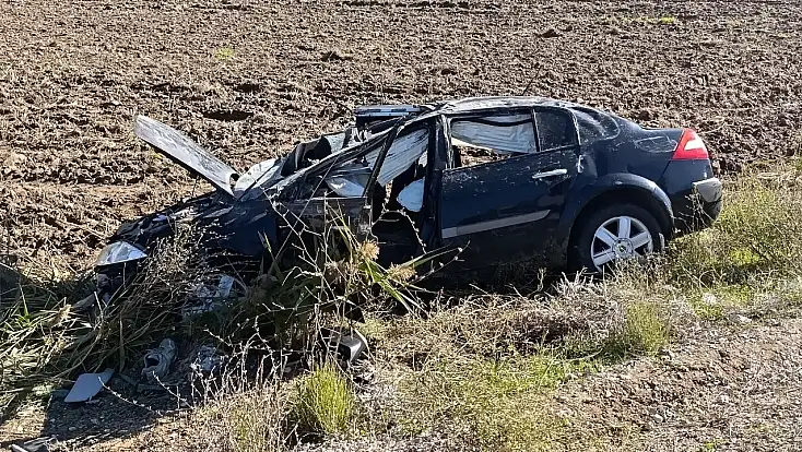 Konya'da kontrolden çıkan otomobil tarlaya uçtu: 1 yaralı