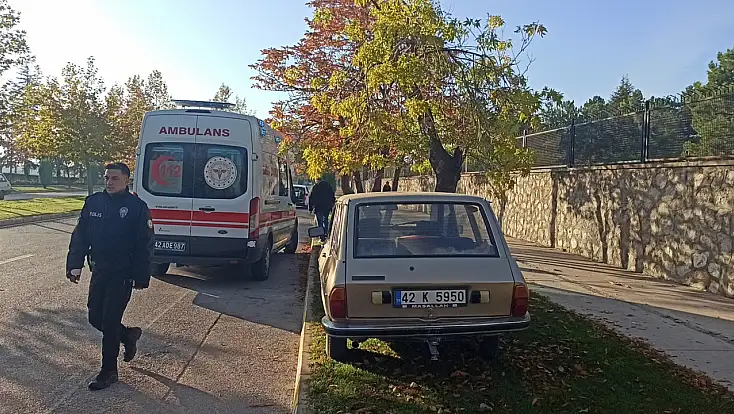 Konya’da kontrolden çıkan otomobil ağaca çarptı