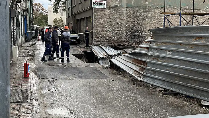 Konya’da korkutan göçük: Doğalgaz ve su borusu patladı!