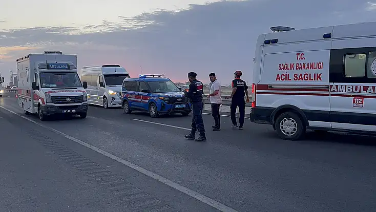 Konya'da kum fırtınası kazaya yol açtı: 7 araç birbirine girdi, 16 kişi yaralandı