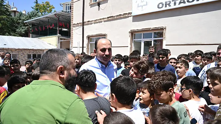 Konya’da manevi eğitim buluşması! Başkan Altay hafız adaylarıyla bir araya geldi