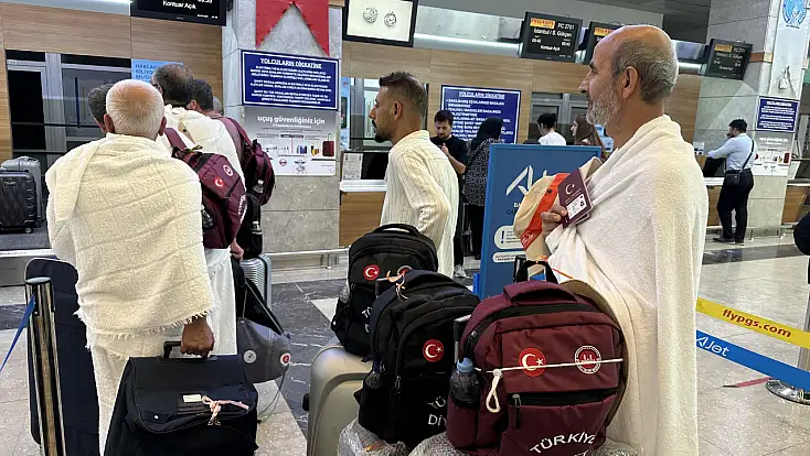 Konya'da Mevlid Kandili’nde çifte heyecan! İlk Umre kafilesi kutsal topraklarda