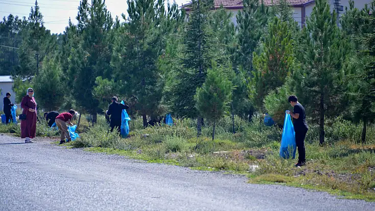 Konya'da öğrenciler Dünya Temizlik Günü’nde el ele verdi