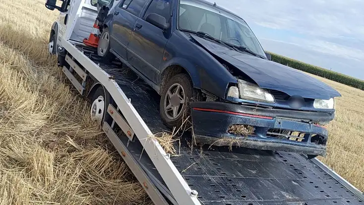 Konya'da otomobil şarampole devrildi: 2 yaralı