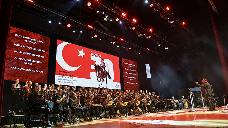 Konya’da oyun havaları gecesi! Müzikseverler doyasıya eğlendi